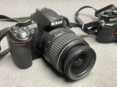 Lot d'appareils photo argentique, huit objectifs...