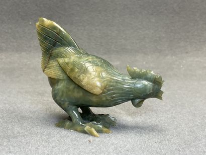 Coq en néphrite vert foncé, sculptée et petite...