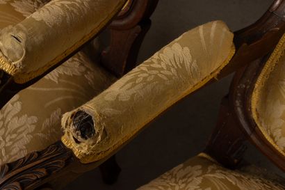 Paire de fauteuils , garnis de tissu jaune
style...