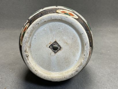Vase en porcelaine de Nankin
H: 35 cm. 
Fond...