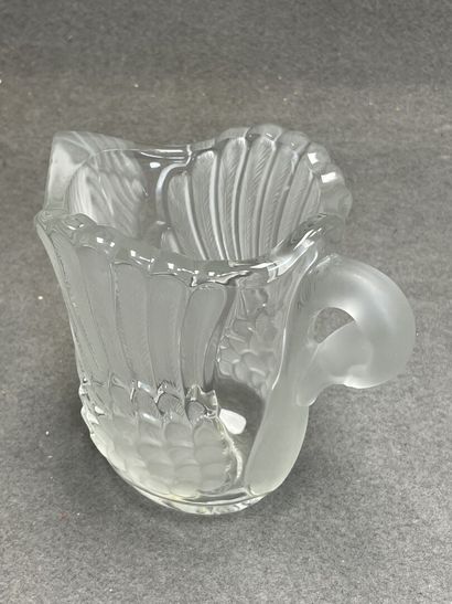 Vase en verre moulé.
H: 15 cm