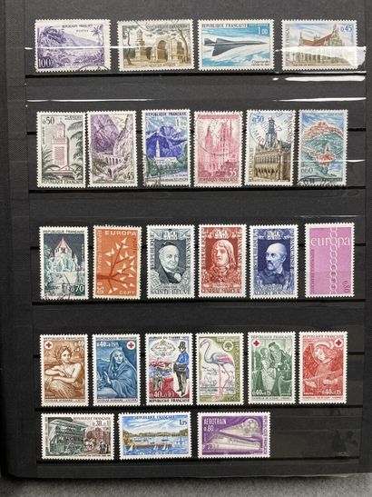 Cinq albums de timbres Français.