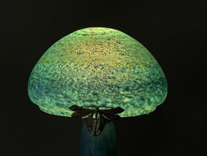Lampe champignon en verre marbré.
Style Art...