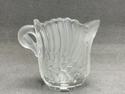 Vase en verre moulé.
H: 15 cm