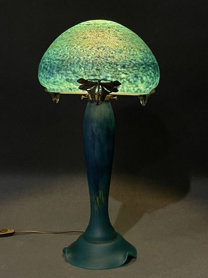 Lampe champignon en verre marbré.
Style Art...
