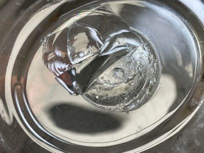 Vase en verre moulé.
H: 15 cm