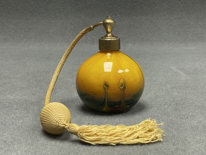 Vaporisateur en verre marbré XX°
H: 13 c...
