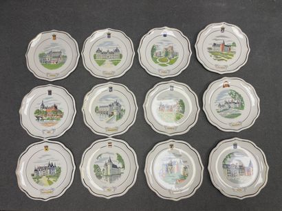 GIEN. 
Douze assiettes 