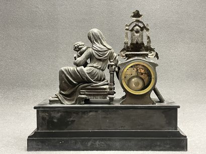 Pendule de cheminée régule et marbre noir....