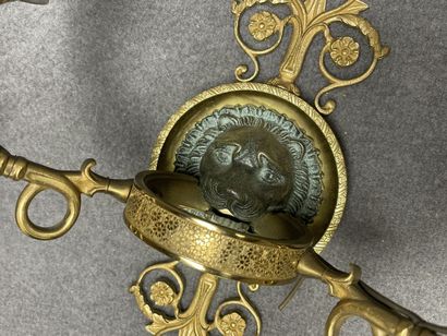 Paire d'appliques à deux lumières à décor...