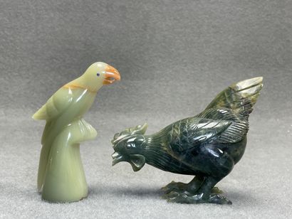 Coq en néphrite vert foncé, sculptée et petite...