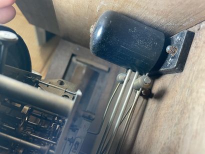 MAMET à Mâcon
Pendule carillon. 
100 x 35...