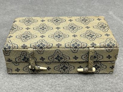 Deux piluliers en émaux cloisonnés chino...