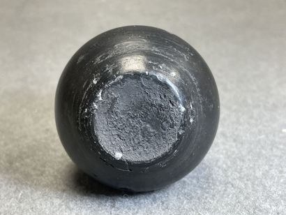 Jean MARAIS
Petit vase en céramique signé....