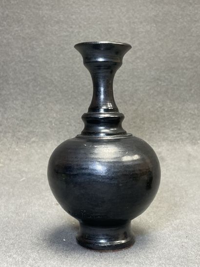 Jean MARAIS
Petit vase en céramique signé....