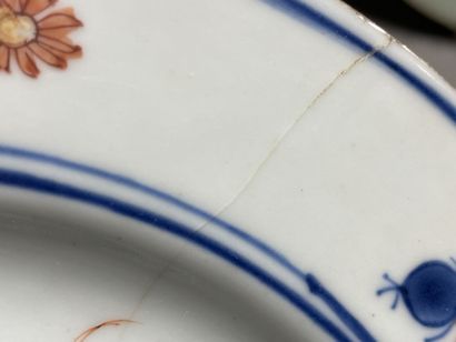 Deux assiettes en porcelaine de Chine. 
D....