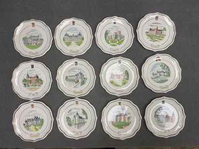 GIEN. 
Douze assiettes 