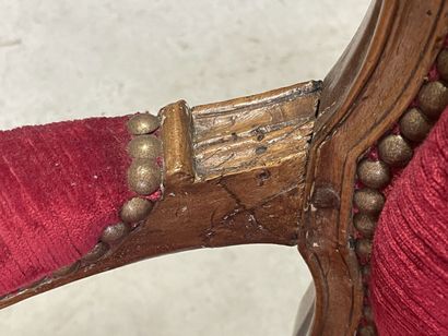 Fauteuil cabriolet
de style Louis XV. 
H....