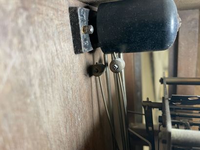 MAMET à Mâcon
Pendule carillon. 
100 x 35...