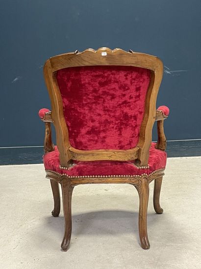 Fauteuil cabriolet
de style Louis XV. 
H....