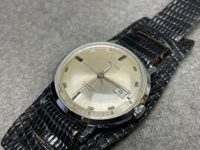Trois montres: 
Kelton. D. :34 mm. 
Jopel....