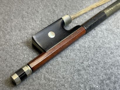 Archet de violon. 
Estampille: Tourte. L
L:...