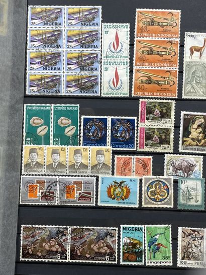 Sept albums de timbres étranger.