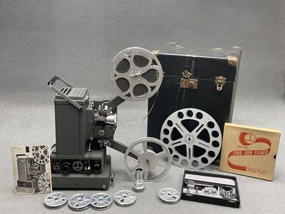 Projecteur cinéma : Paillard-Bolex M16 en...