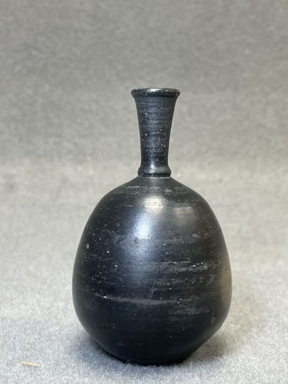 Jean MARAIS
Petit vase en céramique signé....
