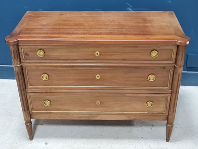 Commode de style Louis XVI 
Manque une baguette...