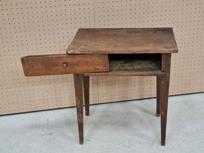 Petite table en chêne à un tiroir coulissant
H:...