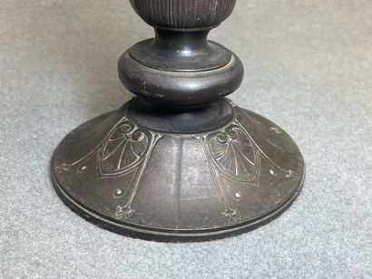 Vase cornet en régue patiné, style néoclassique.
H:...