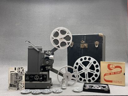 Projecteur cinéma : Paillard-Bolex M16 en...