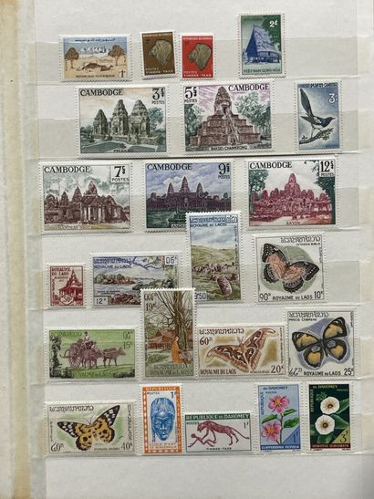 Sept albums de timbres étranger.