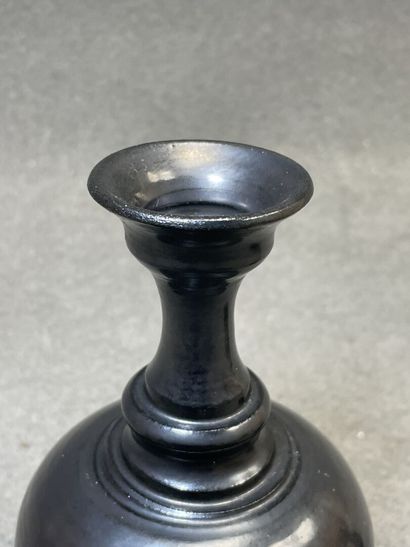 Jean MARAIS
Petit vase en céramique signé....