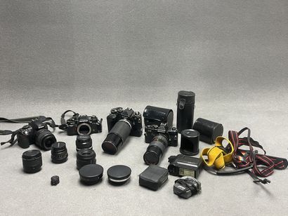 Lot d'appareils photo argentique, huit objectifs...