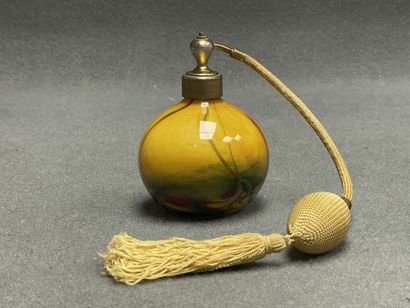 Vaporisateur en verre marbré XX°
H: 13 c...