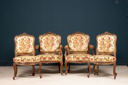 Salon comprenant une paire de fauteuils et...