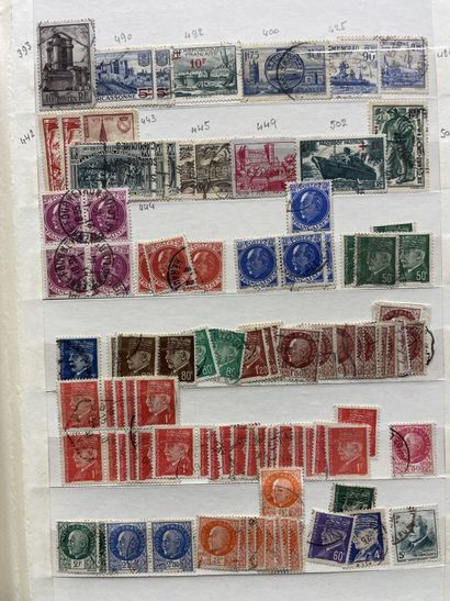 Cinq albums de timbres Français.