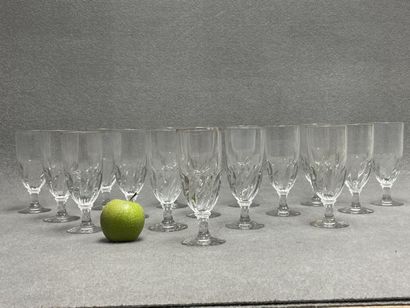 Série de 15 verres bistrot, pied torsadé
Vers1...