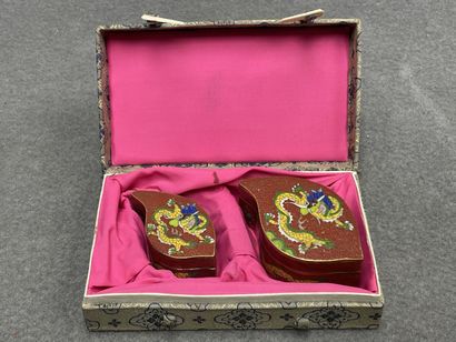 Deux piluliers en émaux cloisonnés chino...