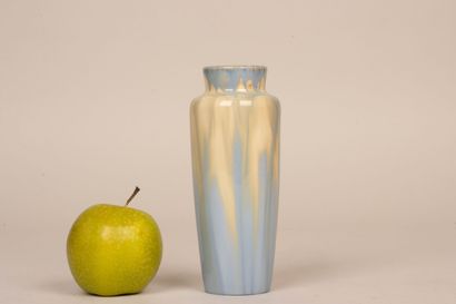 Pierre-Adrien DALPAYRAT (1844-1910)
Vase...