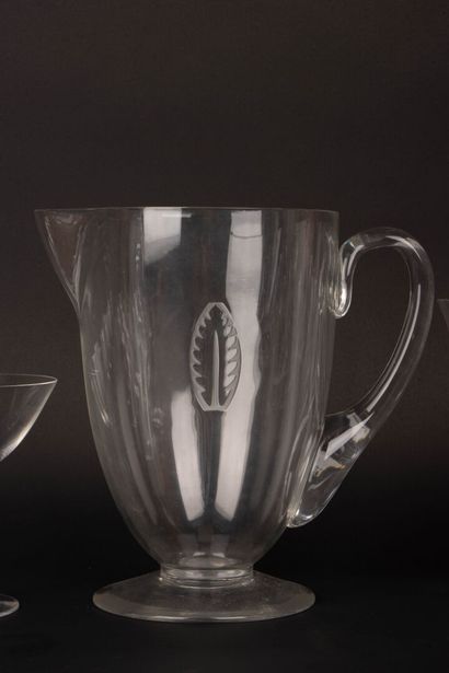 LALIQUE FRANCE Fontainebleau service.
Set...