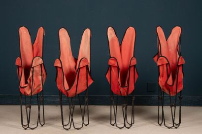 Suite de quatre fauteuils pliants type Butterfly.
Années...