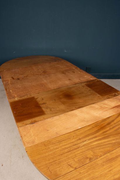 Table de salle à manger en acajou de forme...