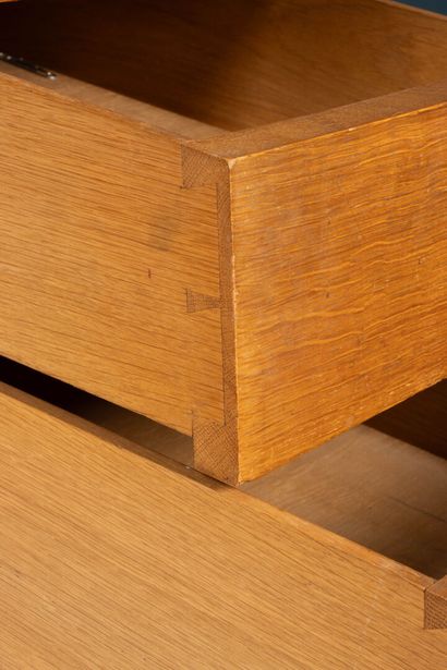 Bureau en placage de chêne et bois noirci,...