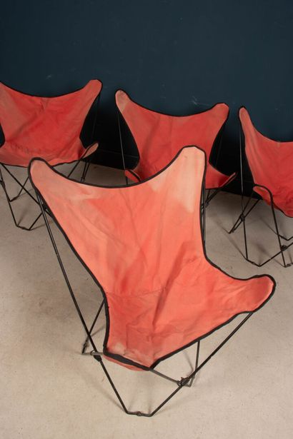 Suite de quatre fauteuils pliants type Butterfly.
Années...