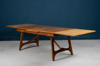 Table rectangulaire en chêne clair, allonges...