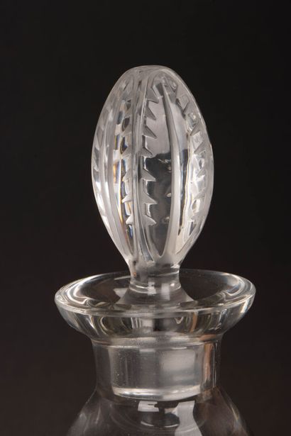 LALIQUE FRANCE Fontainebleau service.
Set...