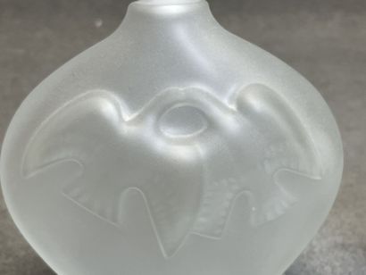 LALIQUE for Nina RICCI:
Two bottles in molded...